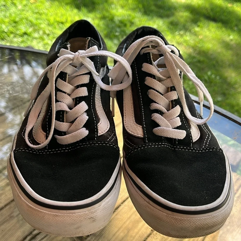 Vans Women's Classic Black and White low top Sneakers size 7